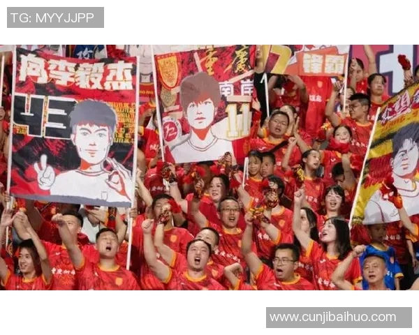 重庆足球队员奋勇拼搏展现团队精神与城市荣耀的故事